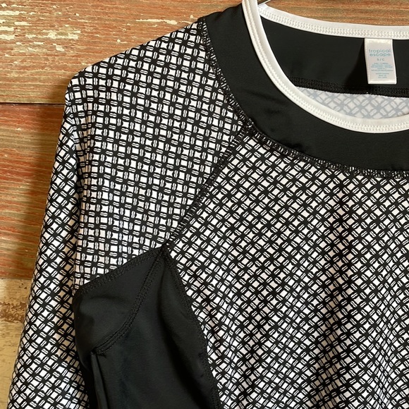 Tropical Escape rash guard! Size small! - Picture 3 of 6